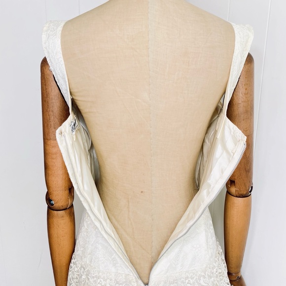 Lilli Diamond Lace Dress - Picture 10 of 13